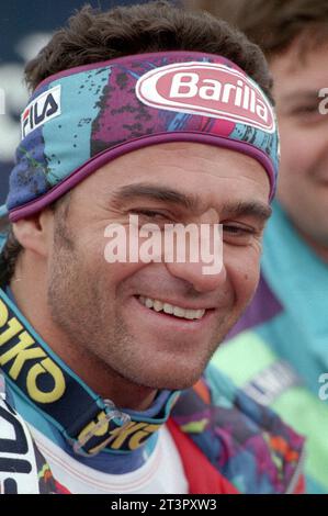 France Tignes 04.12.1994: Alberto Tomba, italienischer Skiläufer, während des WM-Rennens 1994/1995 Stockfoto