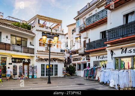 Touristische Einrichtungen auf dem Plaza Virgen de la Peña - Virgen de la Peña Platz. Mijas Pueblo. Mijas, Málaga, Andalusien, Spanien, Europa Stockfoto