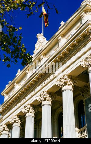 Das Palacio de la Bolsa de Madrid, Palacio de la Bolsa de Madrid, ist ein Gebäude aus dem 19. Jahrhundert in Madrid, Spanien. Es wurde entworfen, um das M zu beherbergen Stockfoto