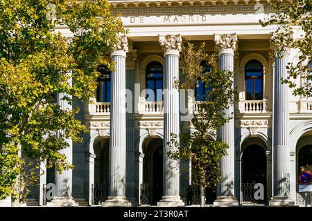 Das Palacio de la Bolsa de Madrid, Palacio de la Bolsa de Madrid, ist ein Gebäude aus dem 19. Jahrhundert in Madrid, Spanien. Es wurde entworfen, um das M zu beherbergen Stockfoto