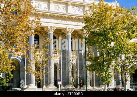 Das Palacio de la Bolsa de Madrid, Palacio de la Bolsa de Madrid, ist ein Gebäude aus dem 19. Jahrhundert in Madrid, Spanien. Es wurde entworfen, um das M zu beherbergen Stockfoto