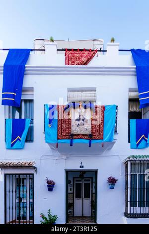 Dekorierte Hausfassade auf der Mijas Messe. Mijas Pueblo. Mijas, Málaga, Andalusien, Spanien, Europa Stockfoto