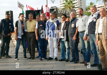 Beirut, Libanon. Oktober 2023. Pro-palästinensische Aktivisten protestieren in der Nähe des Rauchi Rock in Beirut, Libanon, 25. Oktober 2023. (Foto: Elisa Gestri/SIPA USA) Credit: SIPA USA/Alamy Live News Stockfoto