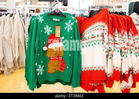 Primark 2023 Weihnachtspullover Kollektion Stockfoto
