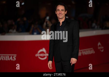 Rom, Italien. Oktober 2023. ROM, ITALIEN - 21. OKTOBER: Elio Germano besucht einen roten Teppich für den Film „Palazzina LAF“ während des 18. Rom Film Festivals am 21. Oktober 2023 im Auditorium Parco Della Musica in Rom (Foto: Luca Carlino/NurPhoto) Credit: NurPhoto SRL/Alamy Live News Stockfoto