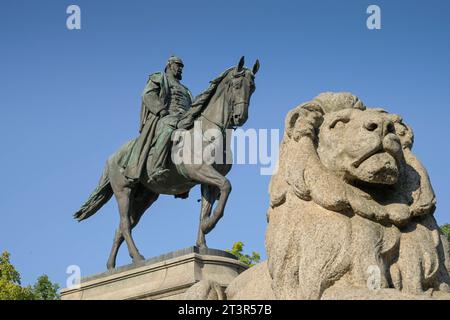 Reiterstandbild Kaiser Wilhelm I., Karlsplatz, Stuttgart, Baden-Württemberg, Deutschland *** Reiterstandbild Kaiser Wilhelm I., Karlsplatz, Stuttgart, Baden Württemberg, Deutschland Credit: Imago/Alamy Live News Stockfoto