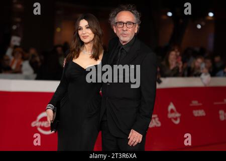 Rom, Italien. Oktober 2023. ROM, ITALIEN - 20. OKTOBER: Monica Bellucci und Tim Burton nehmen während des 18. ROM Film Festivals am 20. Oktober 2023 im Auditorium Parco Della Musica in Rom, Italien, auf einem roten Teppich für den Film Maria Callas: Lettere E Memorie. (Foto: Luca Carlino/NurPhoto) Credit: NurPhoto SRL/Alamy Live News Stockfoto