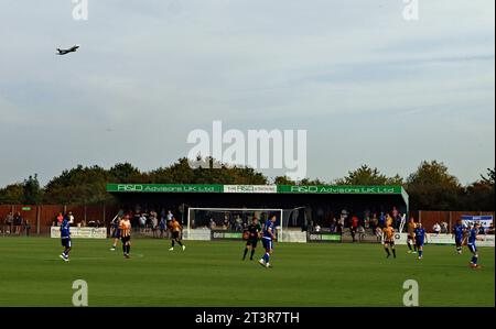 Während Bishop’s Stortford am Samstag in Southport spielt, startet die 7.10.2023 A vom nahe gelegenen Flughafen Stanstead. Stockfoto