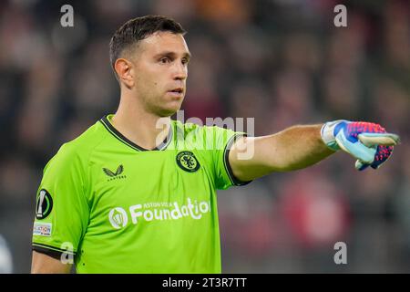 Alkmaar, Niederlande. Oktober 2023. ALKMAAR, NIEDERLANDE - 26. OKTOBER: Emiliano Martinez während des Gruppenspiels E - UEFA Europa Conference League 2023/24 zwischen AZ Alkmaar und Aston Villa FC im AFAS Stadion am 26. Oktober 2023 in Alkmaar, Niederlande. (Foto von Rene Nijhuis/Orange Pictures) Credit: Orange Pics BV/Alamy Live News Stockfoto