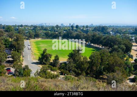 Blick auf will Rogers State Historic Park Polo Field in Pacific Palisades, Kalifornien, am Fuße der santa monica Mountains Stockfoto