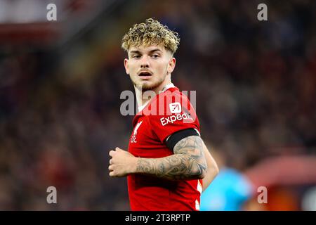 Liverpool, Großbritannien. Oktober 2023. Harvey Elliott aus Liverpool sieht zu. Gruppenspiel der UEFA Europa League, Liverpool gegen Toulouse am Donnerstag, den 26. Oktober 2023, in Anfield in Liverpool. Dieses Bild darf nur für redaktionelle Zwecke verwendet werden. Nur redaktionelle Verwendung. bild von Chris Stading/Andrew Orchard Sportfotografie/Alamy Live News Credit: Andrew Orchard Sportfotografie/Alamy Live News Stockfoto