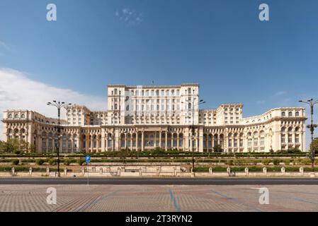 Der rumänische Parlamentspalast, das zweitgrößte Regierungsgebäude der Welt, wurde 1984 vom kommunistischen Politiker Nicolae Ceausecu gegründet. Stockfoto