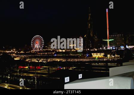 Edinburgh Christmas Market und Scott Monument, Edinburgh, Lothian Scotland Stockfoto