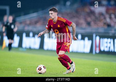 Rom, Italien. Oktober 2023. Nicola Zalewski von AS Roma während des Gruppenspiels der UEFA Europa League zwischen AS Roma und Slavia Praha am 26. Oktober 2023 im Stadio Olimpico in Rom. Quelle: Giuseppe Maffia/Alamy Live News Stockfoto