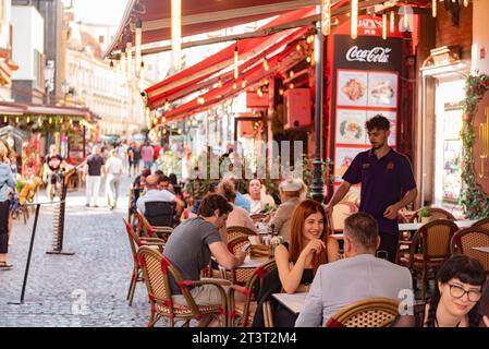 Bukarest, Rumänien. September 2023. Ein beliebtes Restaurant in der Großen Altstadt der rumänischen Hauptstadt Bukarest, Rumänien. (Credit Image: © John Wreford/SOPA Images via ZUMA Press Wire) NUR REDAKTIONELLE VERWENDUNG! Nicht für kommerzielle ZWECKE! Stockfoto