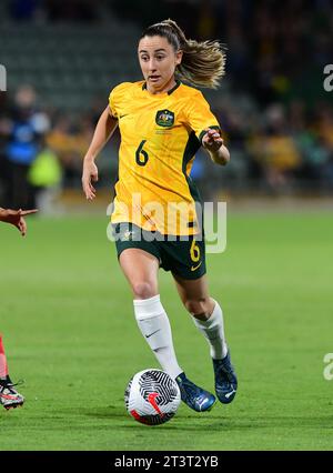 Perth, Australien. Oktober 2023. Clare Wheeler von der australischen Frauenfußballmannschaft ist 2024 beim Spiel der AFC Women's Football Olympic Qualifying Round 2 Group A zwischen Australien und der Islamischen Republik Iran im Perth Rectangular Stadium zu sehen. Endpunktzahl Australien 2:0 Islamische Republik Iran. Quelle: SOPA Images Limited/Alamy Live News Stockfoto