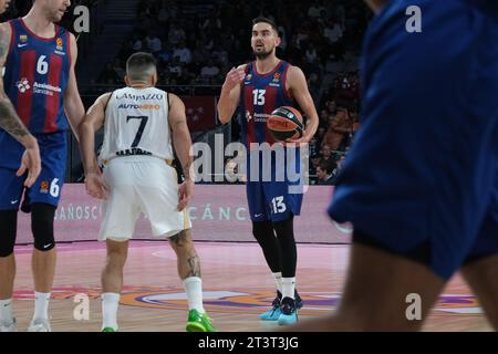 Tomas Satoransky vom FC Barcelona in Aktion während des regulären Spiels der Turkish Airlines EuroLeague in Runde 5 zwischen Real Madrid und FC Barcelona AT Stockfoto