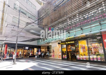 World Square Einkaufszentrum im Stadtzentrum von Sydney, Helly Hansen, Dr. Martens und Pandora Stores, NSW, Australien Stockfoto