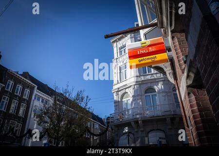 Bild eines Schildes mit dem Logo von PostNL, Geldmaat und ING, aufgenommen in ihrem Büro in Maastricht, Niederlande. PostNL, früher TNT N.V., ist eine Post, PA Stockfoto