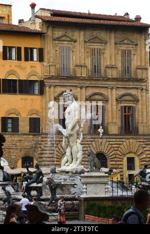 Florenz, Italien. September 2023. Piazza della Signoria in Florenz mit seinen berühmten Skulpturen. Eines der Wahrzeichen von Florenz. Hochwertiges Foto Stockfoto