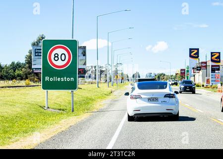 Rolleston, Canterbury, Neuseeland - 15. Oktober 2023: Fahrzeuge auf der SH1 durch Rolleston. Stockfoto