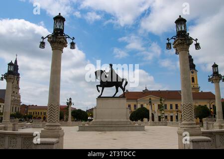 König Ferdinand I. Statue auf dem Piata Unirii ( Union Square ) in Oradea Stadt, Rumänien Stockfoto