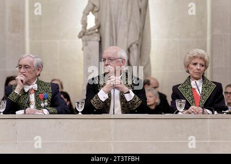 Paris, Frankreich, 14. April 2016. Yves Pouliquen, Erik Orsenna, Helene Carrere d'Encausse nehmen an der Ernennung von Marc Lambron zur Academie Francaise Teil Stockfoto