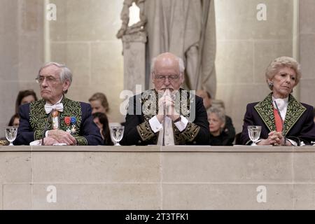 Paris, Frankreich, 14. April 2016. Yves Pouliquen, Erik Orsenna, Helene Carrere d'Encausse nehmen an der Ernennung von Marc Lambron zur Academie Francaise Teil Stockfoto