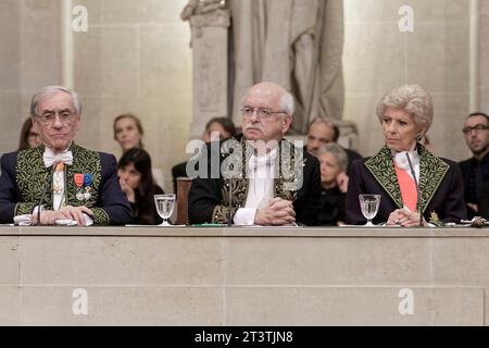 Paris, Frankreich, 14. April 2016. Yves Pouliquen, Erik Orsenna, Helene Carrere d'Encausse nehmen an der Ernennung von Marc Lambron zur Academie Francaise Teil Stockfoto