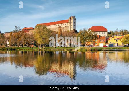 Schloss Giebichenstein Wettin an der Saale im Herbst Stockfoto