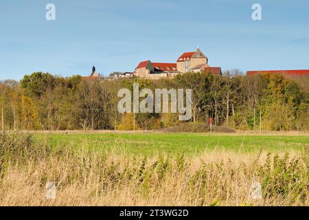 Schloss Giebichenstein Wettin an der Saale im Herbst Stockfoto