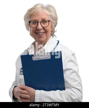 Selbstbewusste Chefärztin posiert und lächelt, sie hält eine Zwischenablage mit medizinischen Aufzeichnungen, Medizin und Gesundheitskonzept Stockfoto