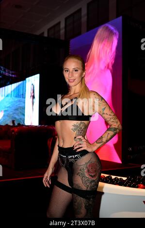 Hanna Secret, bürgerlich: Hanna Sophie Seifert auf der 26. Venus Berlin 2023 in den Messehallen unter dem Funkturm. Berlin, 26.10.2023 Stockfoto
