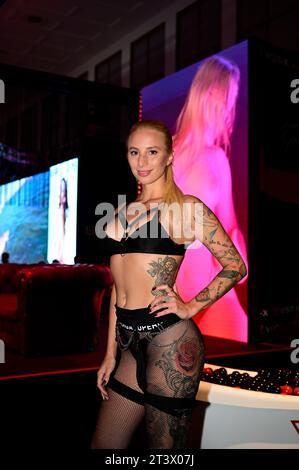 Hanna Secret, bürgerlich: Hanna Sophie Seifert auf der 26. Venus Berlin 2023 in den Messehallen unter dem Funkturm. Berlin, 26.10.2023 Stockfoto