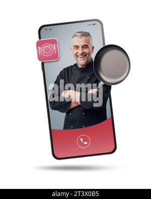 Videoaufnahmen des Küchenchefs auf dem Smartphone-Bildschirm, persönlicher Chefkoch auf Abruf Stockfoto