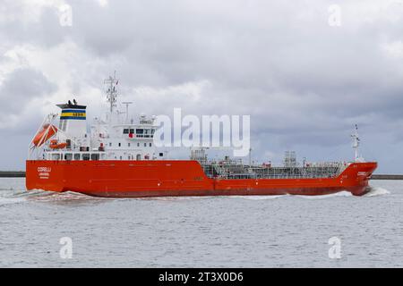 Le Havre, Frankreich - Ölchemikalientanker CORELLI, der den Hafen von Le Havre ablegt. Stockfoto