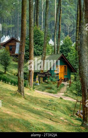 Ästhetische Unterkunft im Cikole-Gebiet von ​​Bandung Stockfoto