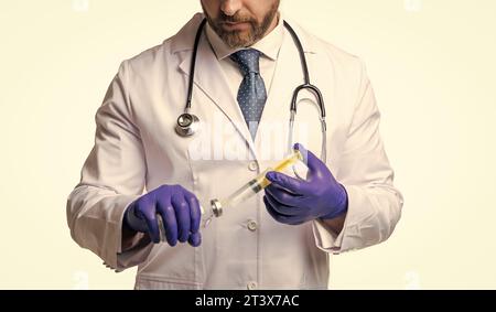 Schnittbild des Arztes do-Impfinjektion im Studio. Arzt tun Impfung Injektion Stockfoto