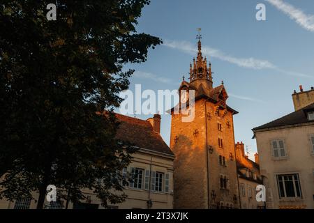 Historische Architektur auf den Straßen von Beaune, Frankreich. Stockfoto