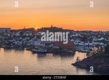 Sonnenuntergang über der Altstadt von Stavanger, Norwegen Stockfoto