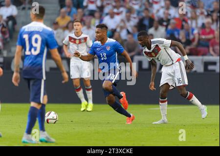 Antonio Ruediger (3) gegen Juan Agudelo (13) Aktion Deutschland - USA 1:2 Fussball Laenderspiel in Köln, Deutschland am 10.06.2015 Stockfoto