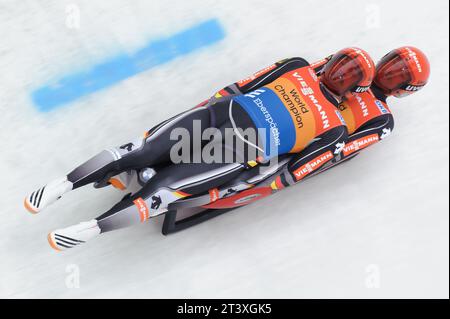 Tobias Wendl und Tobias Arlt Aktion Viessmann Rodel Welt Cup in Igls, Oesterreich am 28.11.2015 Stockfoto