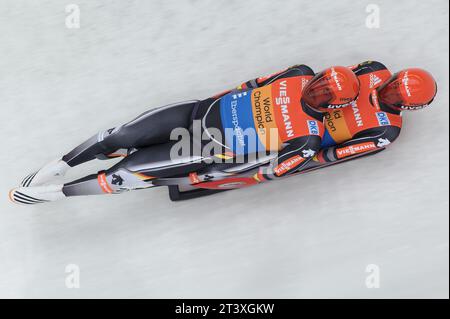 Tobias Wendl und Tobias Arlt Aktion Viessmann Rodel Welt Cup in Igls, Oesterreich am 28.11.2015 Stockfoto