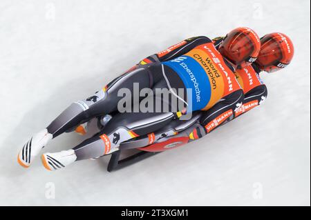 Tobias Wendl und Tobias Arlt Aktion Viessmann Rodel Welt Cup in Igls, Oesterreich am 28.11.2015 Stockfoto