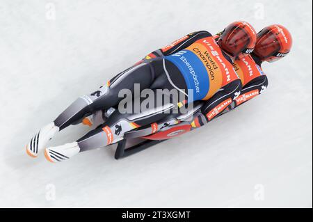 Tobias Wendl und Tobias Arlt Aktion Viessmann Rodel Welt Cup in Igls, Oesterreich am 28.11.2015 Stockfoto