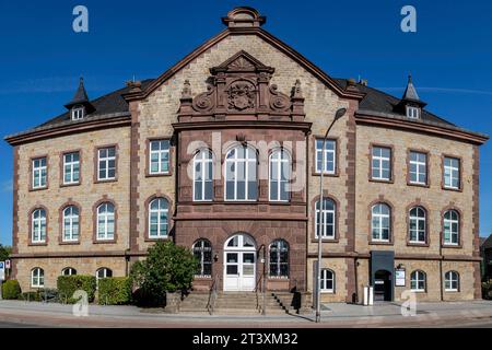 Das Amtsgericht Stadthagen ist eines von drei Amtsgerichten im Landgerichtsbezirk Bückeburg. Es hat seinen Sitz in Stadthagen in Niedersachsen. Das Amtsgericht Stadthagen ist örtlich zuständig für die Stadt Stadthagen sowie die Samtgemeinden Lindhorst, Nenndorf, Niedernwöhren, Rodenberg und Sachsenhagen. Stadthagen, 26.10.2023 *** das Amtsgericht Stadthagen ist eines von drei Amtsgerichten im Landkreis Bückeburg es hat seinen Sitz in Stadthagen in Niedersachsen das Amtsgericht Stadthagen ist für die Stadt Stadthagen und die Gemeindegemeinden Lindhorst, Nenndorf, Niedernwöhren zuständig Stockfoto