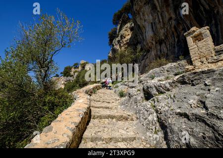 Senda del Castillo de Alaró, ubicado en El Puig d'Alaró, con una altitud de 822 m, Sierra de Tramuntana, Mallorca, Balearen, Spanien, Europa. Stockfoto