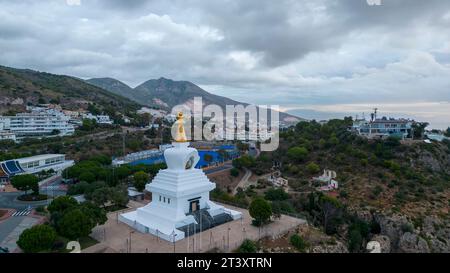 Sonnenaufgang in der Stupa der Beleuchtung in Benalmadena, Andalusien Stockfoto