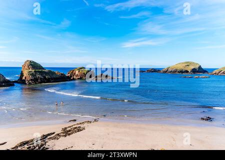 Der Strand Porcía befindet sich im asturischen gemeindebezirk El Franco und wird mit Tapia de Casariego geteilt. Fürstentum Asturien, Spanien, Europa. Stockfoto