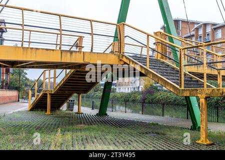 Die Wathen Wigg Foot Bridge über den Fluss Nene Town Centre, Northampton, England, Großbritannien Stockfoto